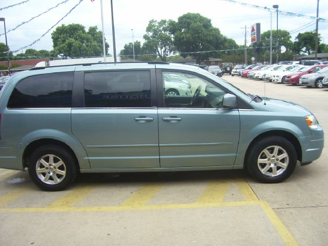 Chrysler Town and Country 2008 photo 1