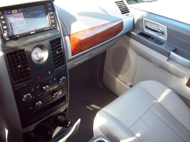 Chrysler Town and Country 2008 photo 1