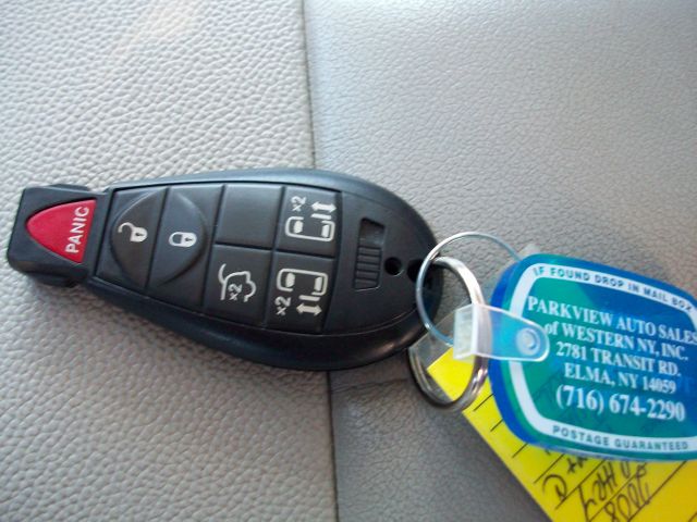 Chrysler Town and Country 2008 photo 16