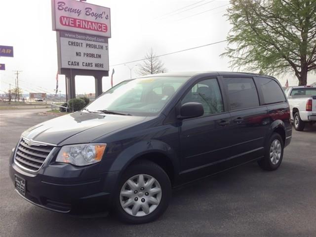 Chrysler Town and Country 2008 photo 2