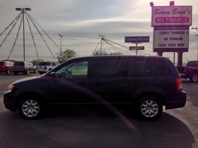 Chrysler Town and Country 2008 photo 3