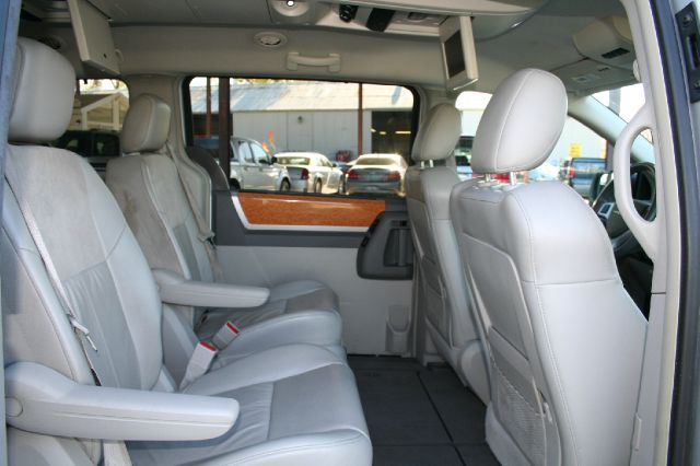 Chrysler Town and Country 2008 photo 0