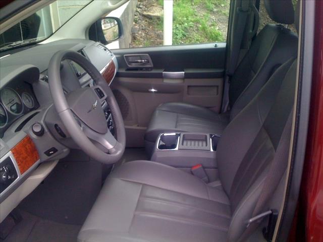 Chrysler Town and Country 2008 photo 1