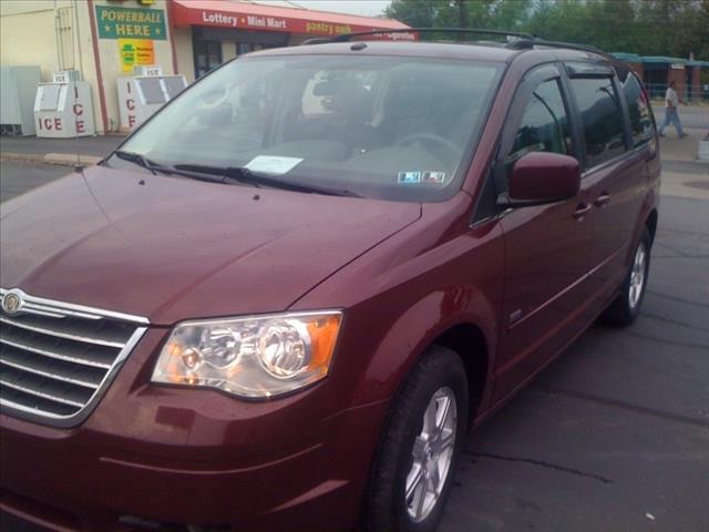 Chrysler Town and Country 2008 photo 3