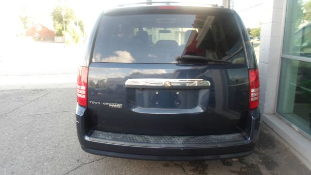 Chrysler Town and Country 2008 photo 3