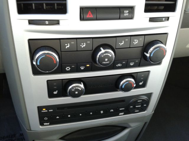 Chrysler Town and Country 2008 photo 1