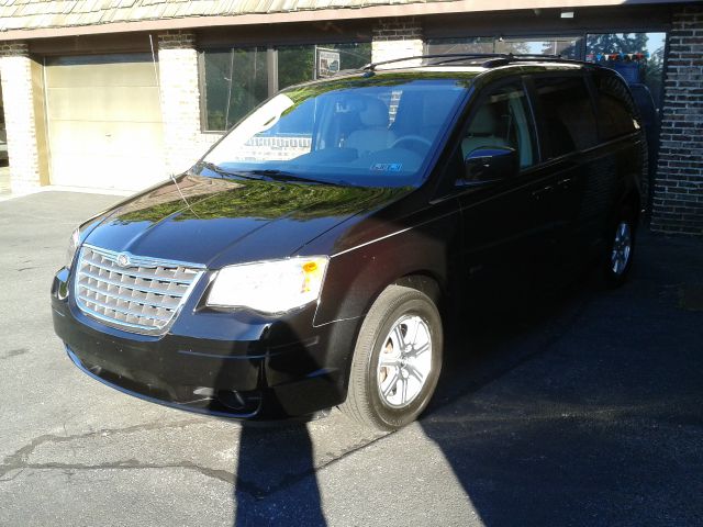 Chrysler Town and Country 2008 photo 2