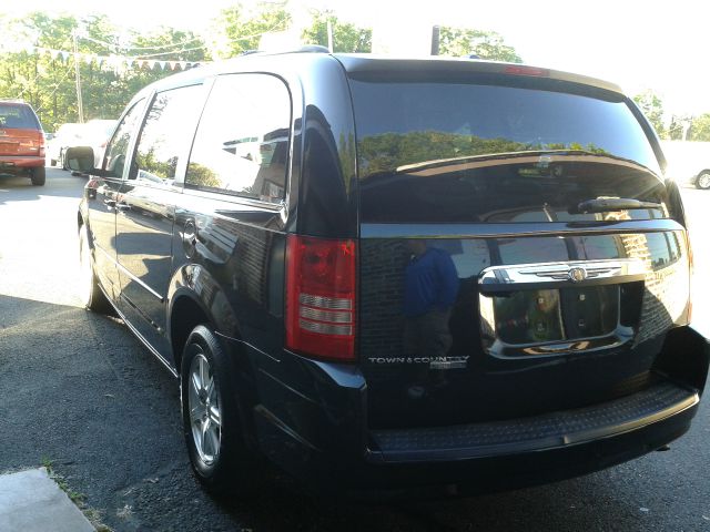 Chrysler Town and Country 2008 photo 3