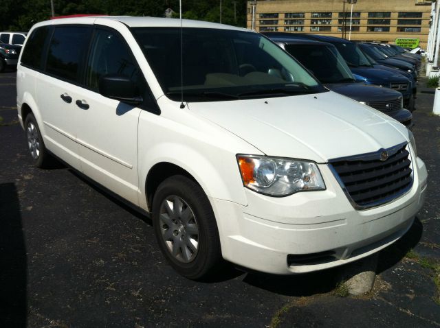 Chrysler Town and Country 2008 photo 2