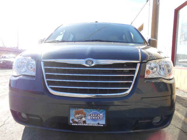 Chrysler Town and Country 2008 photo 2