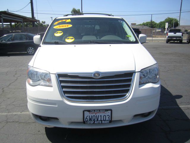 Chrysler Town and Country 2008 photo 2