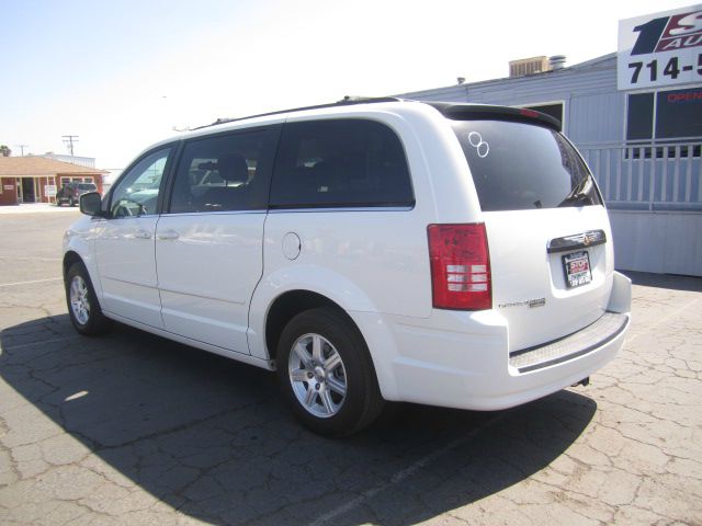 Chrysler Town and Country 2008 photo 3