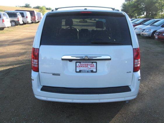 Chrysler Town and Country 2008 photo 14