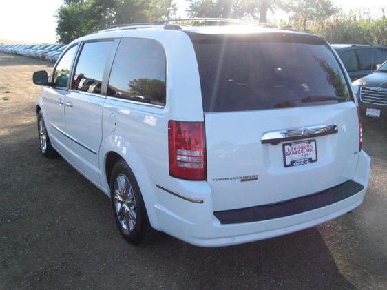 Chrysler Town and Country 2008 photo 15