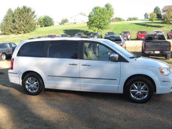 Chrysler Town and Country 2008 photo 17
