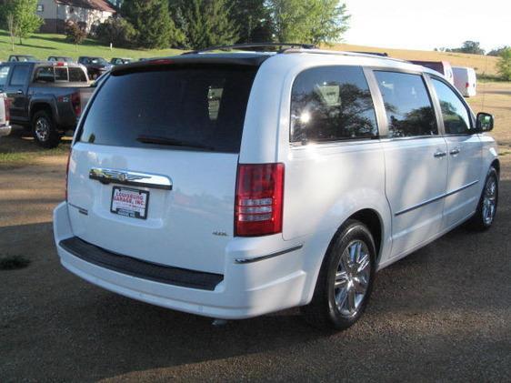Chrysler Town and Country 2008 photo 4