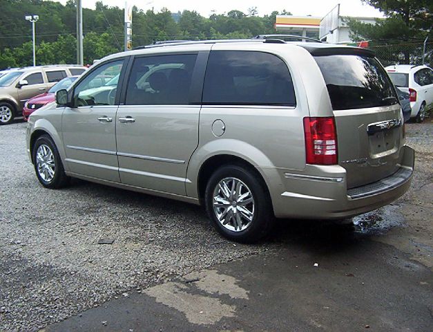 Chrysler Town and Country 2008 photo 1