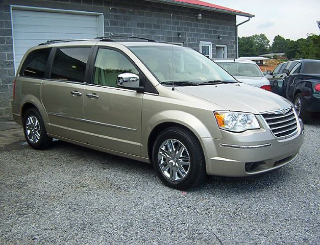 Chrysler Town and Country 2008 photo 2