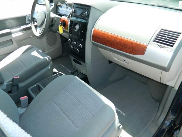 Chrysler Town and Country 5 LS MiniVan
