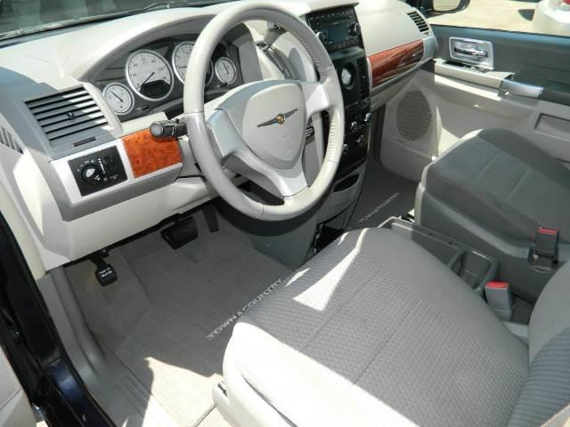 Chrysler Town and Country 2008 photo 6