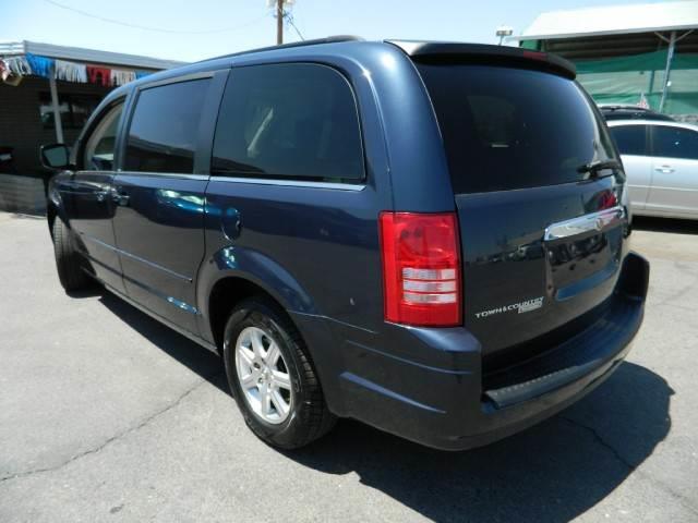 Chrysler Town and Country 2008 photo 7