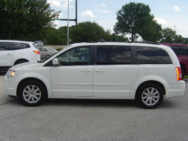 Chrysler Town and Country 2008 photo 1