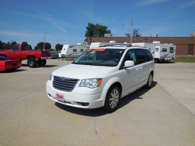 Chrysler Town and Country 2008 photo 3