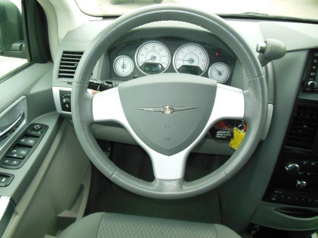 Chrysler Town and Country 2008 photo 5