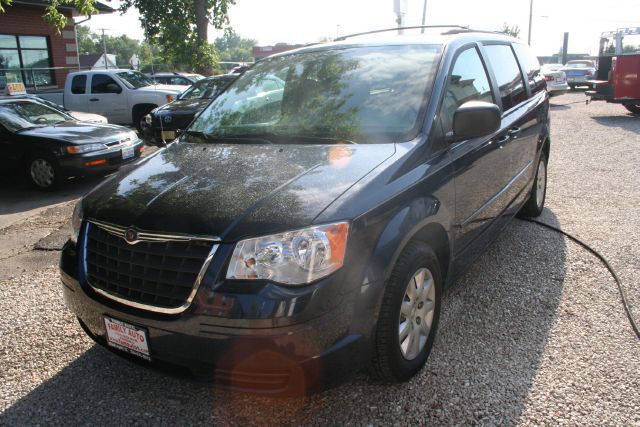 Chrysler Town and Country 2008 photo 2