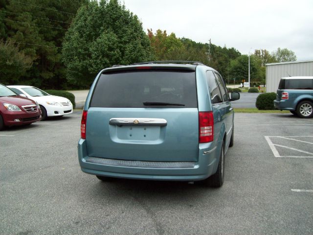 Chrysler Town and Country SLT 25 MiniVan