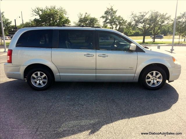 Chrysler Town and Country 2008 photo 1