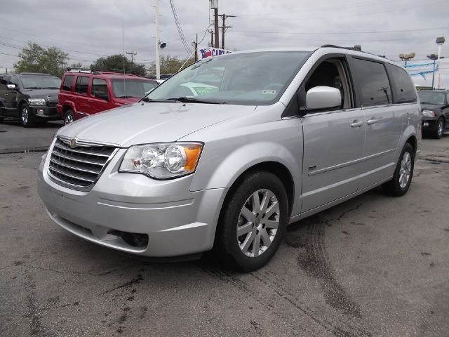 Chrysler Town and Country 2008 photo 1
