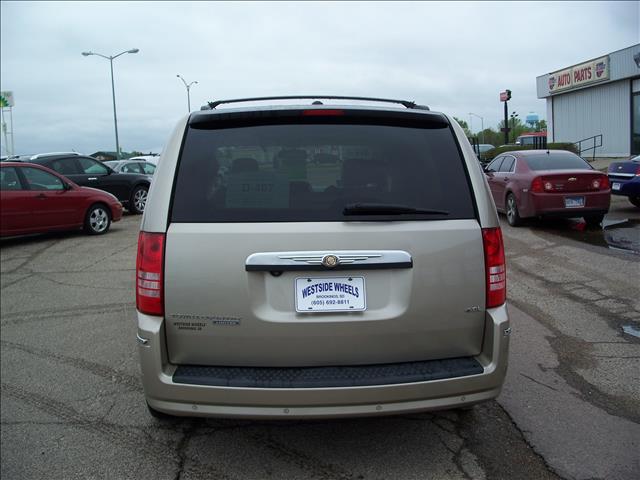 Chrysler Town and Country 2008 photo 3