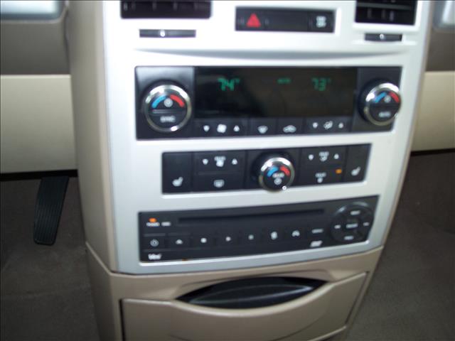 Chrysler Town and Country 2008 photo 4