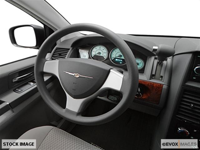 Chrysler Town and Country 2008 photo 2