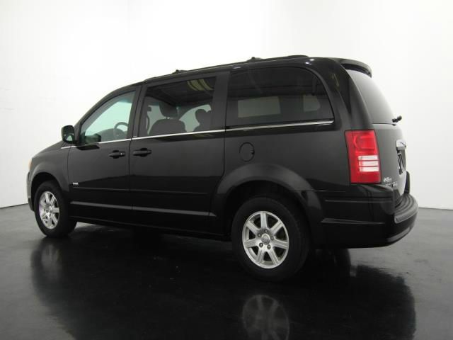 Chrysler Town and Country 2008 photo 1
