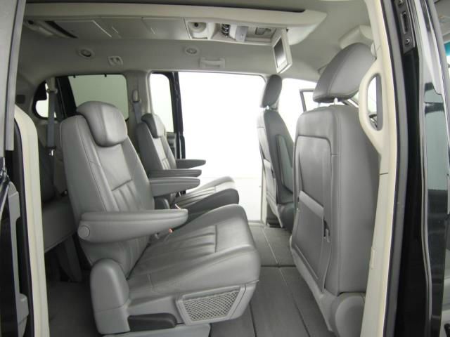 Chrysler Town and Country 2008 photo 10