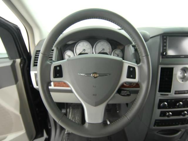 Chrysler Town and Country 2008 photo 11