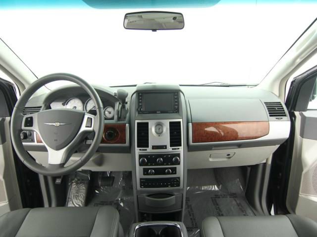 Chrysler Town and Country 2008 photo 13