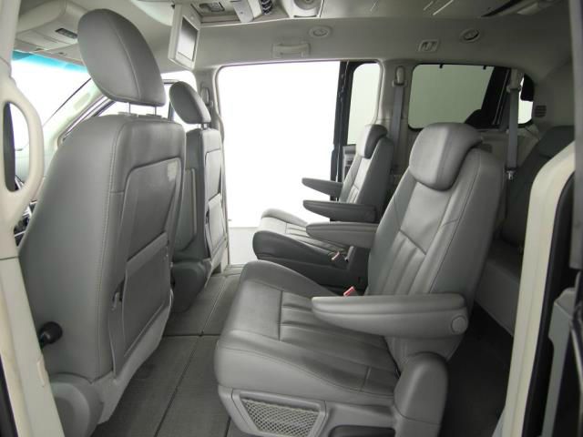 Chrysler Town and Country 2008 photo 17