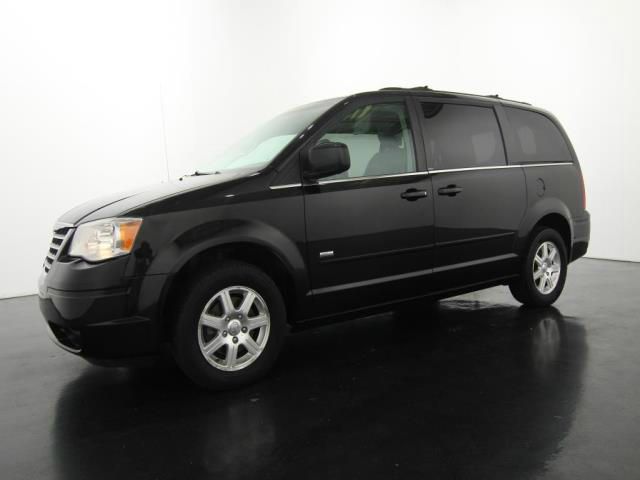 Chrysler Town and Country 2008 photo 2