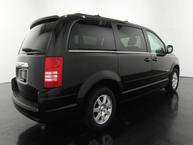Chrysler Town and Country 2008 photo 25