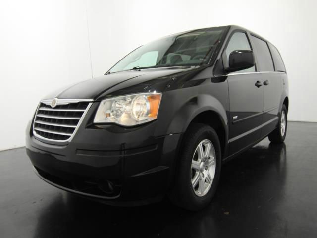 Chrysler Town and Country 2008 photo 3