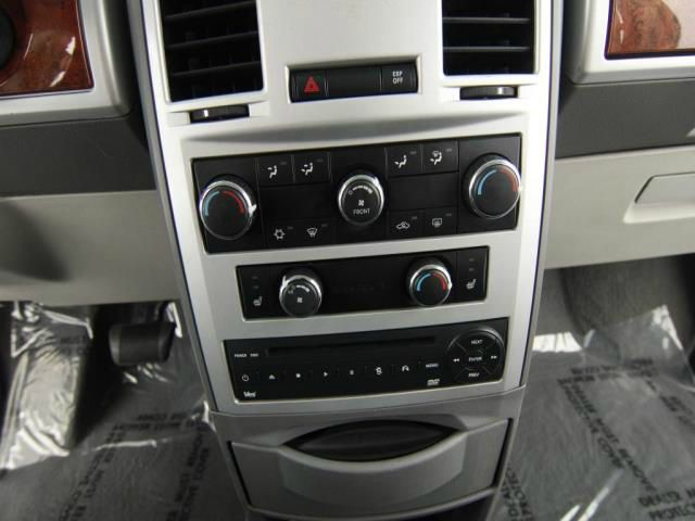Chrysler Town and Country 2008 photo 7