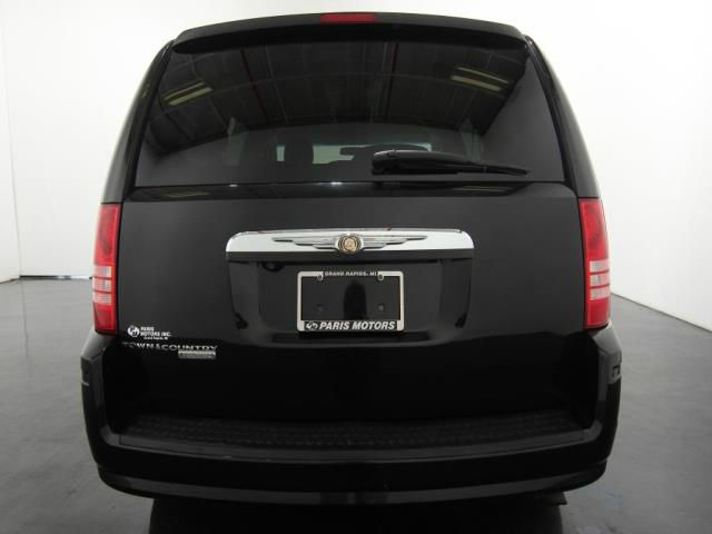 Chrysler Town and Country 2008 photo 9