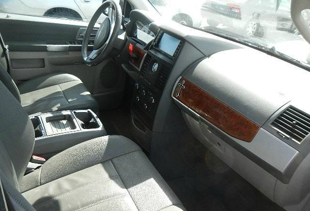 Chrysler Town and Country 2008 photo 10