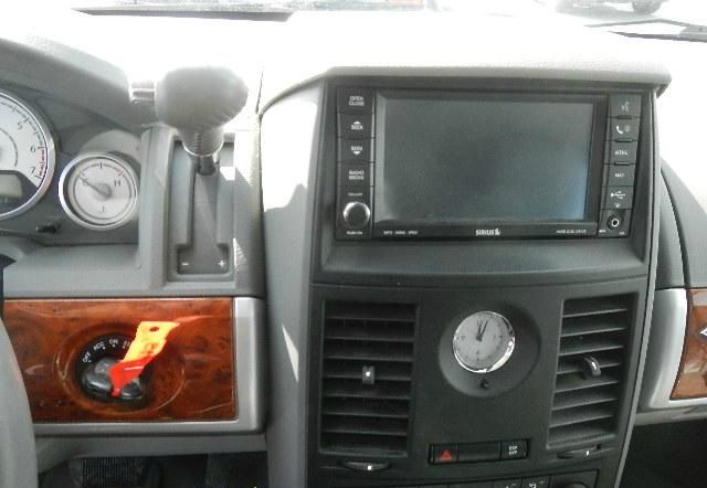 Chrysler Town and Country 2008 photo 5