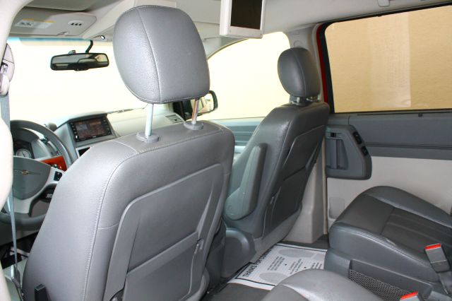 Chrysler Town and Country 2008 photo 11