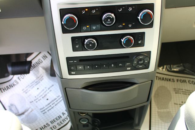 Chrysler Town and Country 2008 photo 3