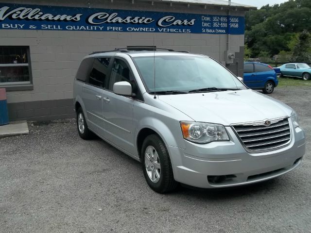 Chrysler Town and Country 2008 photo 2